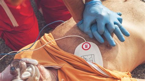 Cardiac Arrest A Step By Step Guide To Drsabcd Cpr And Using