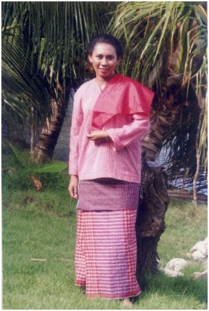 baju cele pakaian tradisional ambon budaya indonesia