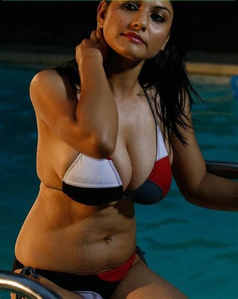 desi bhabhi in bikini hot deep navel