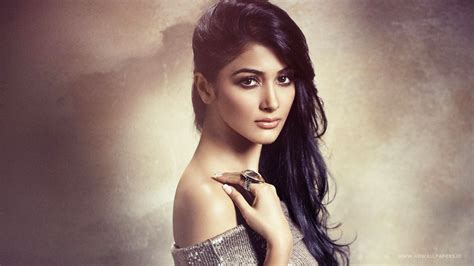 pooja hegde bollywood actress wallpapers hd wallpapers id 14587
