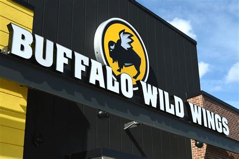 lawsuit claims buffalo wild wings  refuse service  black customers