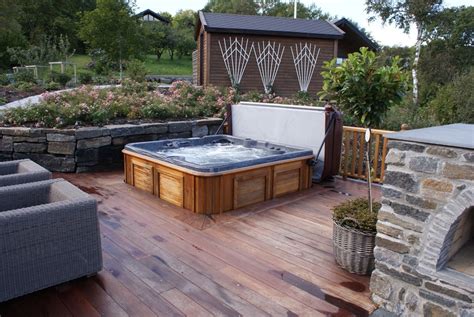 25 Stunning Garden Hot Tub Designs