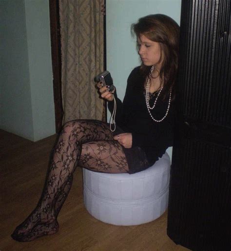 amateur pantyhose on twitter taking pictures while wearing patterned