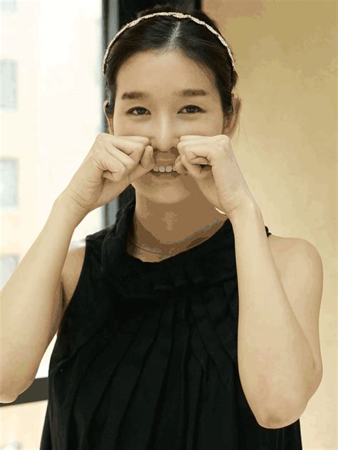 How To Give Yourself A Korean Facial Massage In S Facial Massage