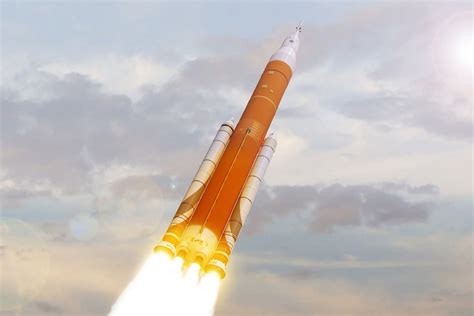 nasa  thinking  putting astronauts    flight   future giant rocket  verge