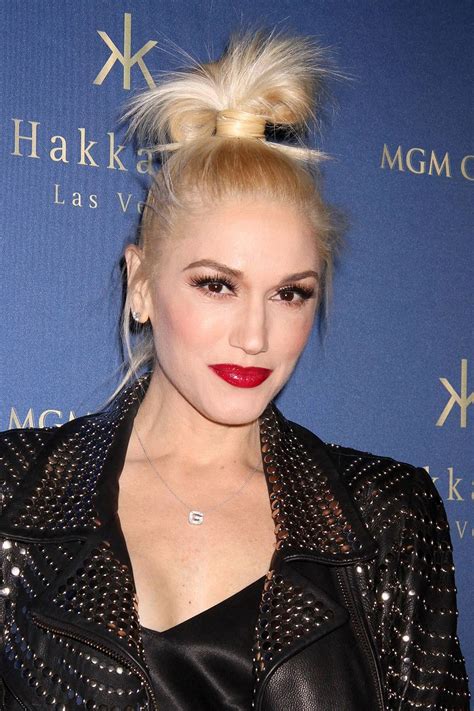 Gwen Stefani Look Book Celebrity Hair Hairstyle Make Up Pictures