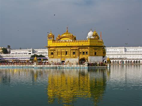 filegolden temple reflecting   sarovar amritsarjpg wikimedia