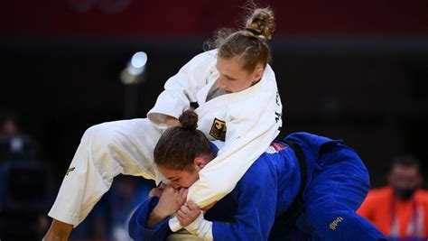 jo de tokyo judo lée par son coach la motivation musclée de l