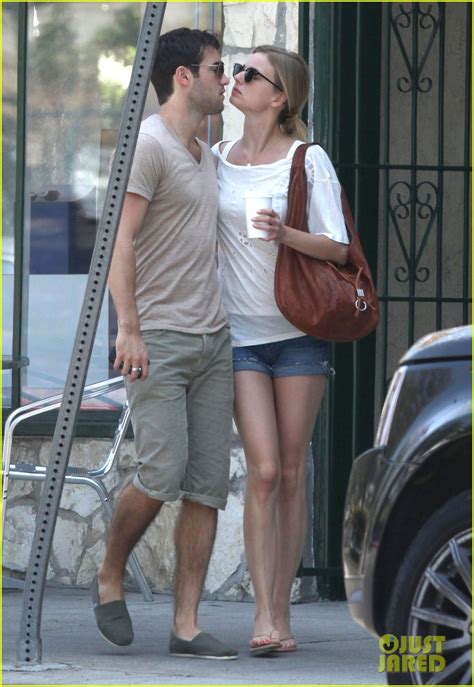 Emily Vancamp And Josh Bowman Little Dom S Lovers Photo 2682754
