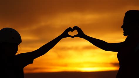 Love Heart Wallpaper 4k Hands Together Silhouette Lovers Couple