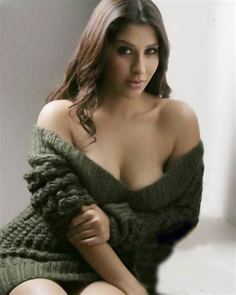 sophie chaudhary mtv vj indian film actress and singer hot juicy