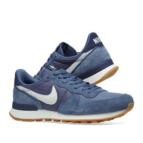 nike internationalist  blue white indigo sail