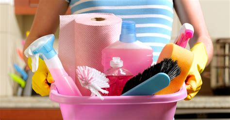 two cleaning products you should never mix together or it can create