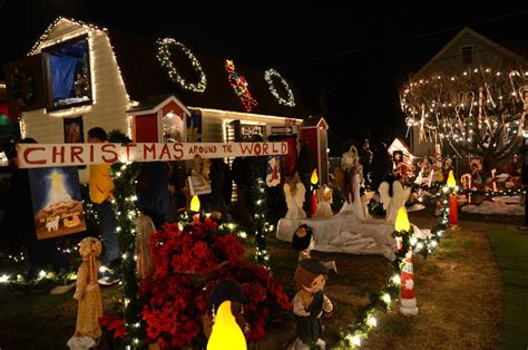 pitmans hagerty family christmas light spectacular brings north pole