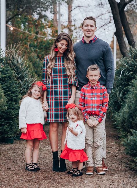 christmas pictures family outfits family christmas outfits family christmas pictures outfits