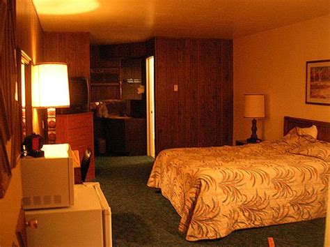 Motel Room In Preston Idaho By Tmkeesey Via Flickr