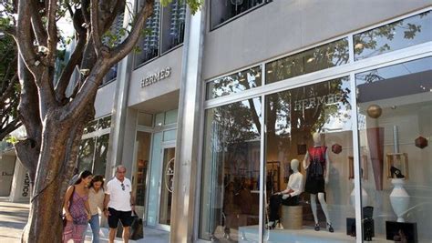 upstart  miami lures luxury stores   chic citadel published  luxury stores south