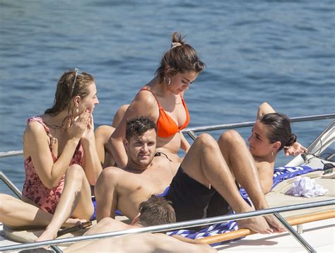 selena gomez bikini yacht sydney hot celebs home
