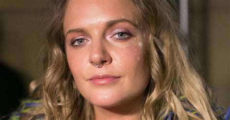 tove lo got a vagina tattooed on her arm teen vogue