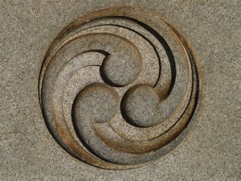 triple ying  symbol caenwyn flickr