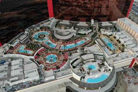 resort world  las vegas cost  billion arcom