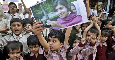 thousands of pakistanis rally for girl shot by taliban
