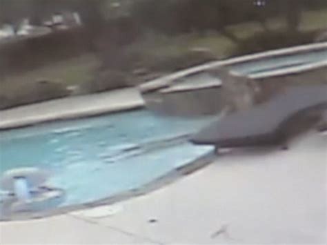 watch five year old save drowning mom after seizure