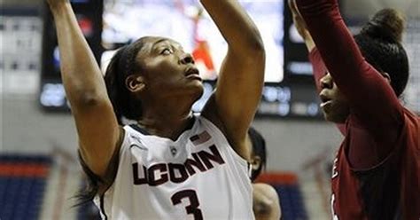 Tuck Leads No 2 Uconn Women To 92 58 Rout Of Temple