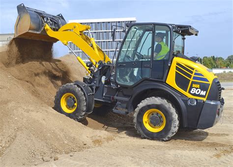 komatsu launches  compact wheel loader pitched  farm waste mid