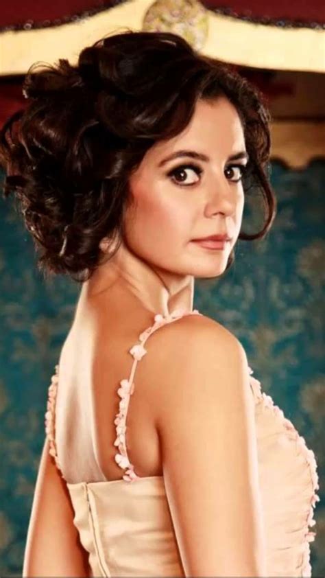 zeynep köse turkish actors backless dress actresses sultan