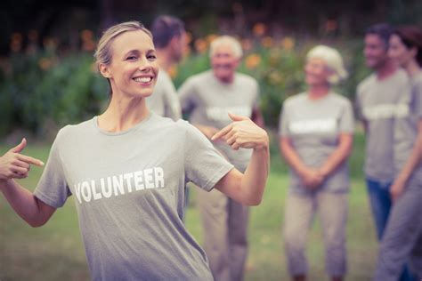 surprising benefits  volunteering swjobs blog