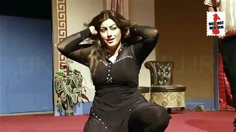 Pakistani New Mujra Laila Main Laila Ghazal Chaudhary Enjoy Stage Dance