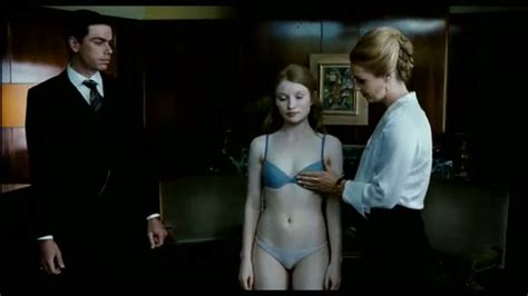 Clatto Verata Emily Browning Goes Nude In ‘sleeping