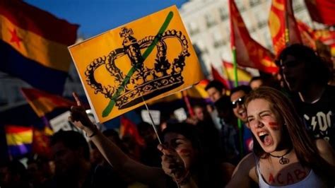 thousands join anti monarchy protest in madrid bbc news
