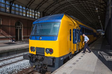 dutch railway boss forced  quit   bonus   dutchnewsnl