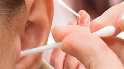tips  cleaning  ears safely top natural remedy