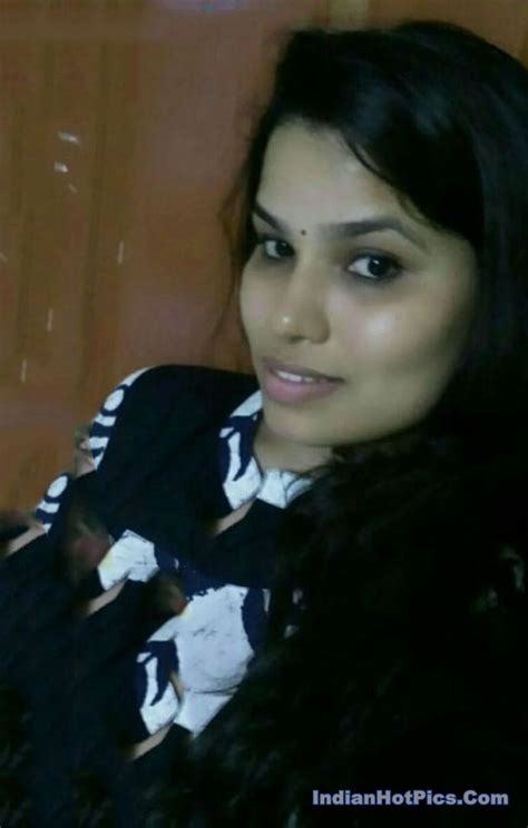 Gujarati Desi Wife Ke Nude Big Boobs Selfies