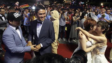 Same Sex Marriages In Taiwan Celebrated At Wedding Banquet Npr