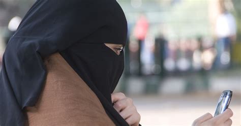 saudi arabian women to be told by text their husbands are divorcing