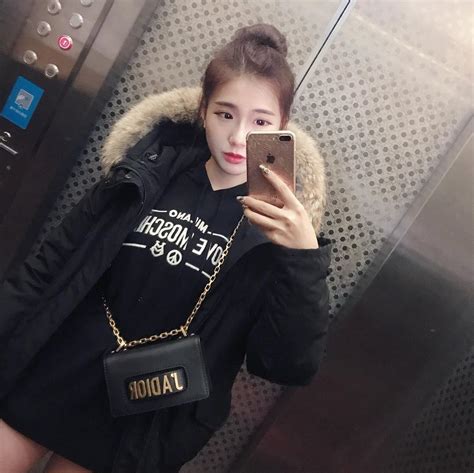 Shy Asian Muse Vivian With Some Leaked Selfie Footage From