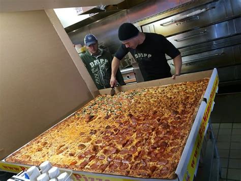 la s big mama s and papa s pizzeria does giant 54″ pizzas in their own