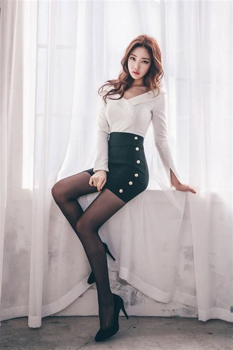park jung yoon 黒ストッキング high waisted skirt beauty leg fashion models
