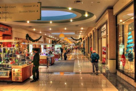 shopping mall corridor  photo  pixabay