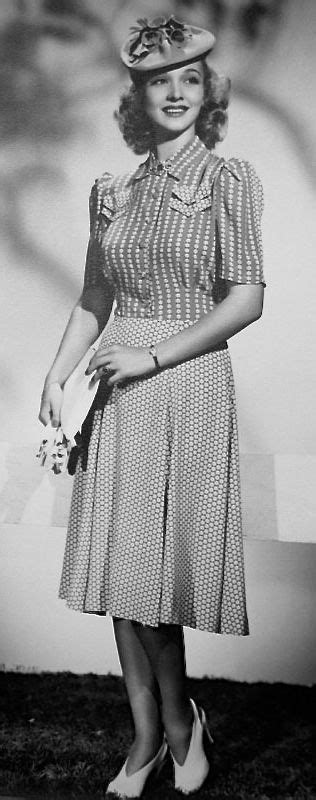 love the stocking 1950 s pinup secretary pinterest black white photos