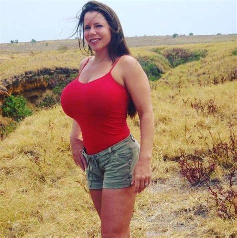 unidentified busty hiker 😋😋 big booby girls chubby girlfriend fit