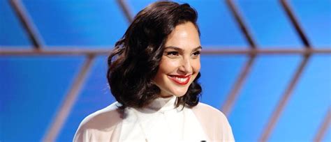 gal gadot confirms pregnancy rumors sparked  golden globes appearance  smoke room