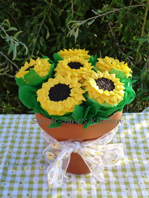 siliconemouldscom blog bake   sunshine sunflower cupcake bouquet