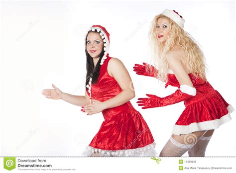 twee sexy meisjes die van de kerstman pret hebben stock