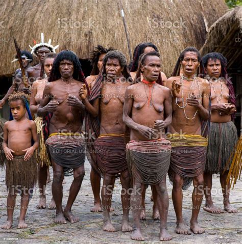 tribu dani de mujeres cantan canciones foto de stock y más banco de