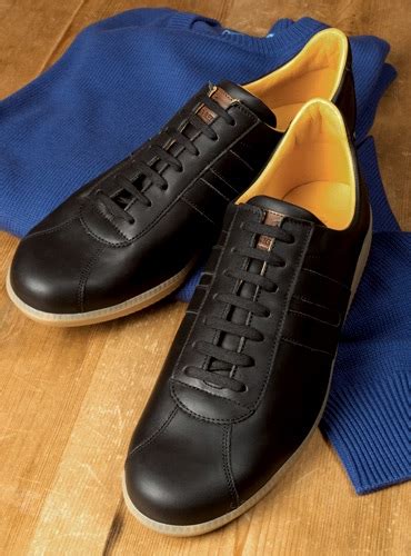 leather sneaker  black